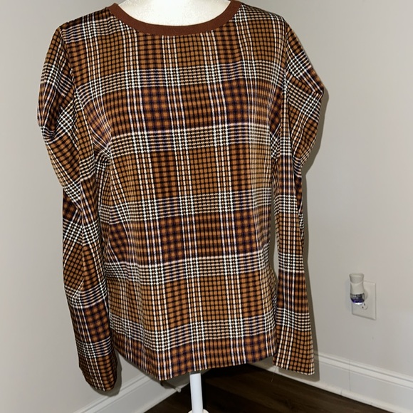 Black Friday long sleeves Blouse. Size M no tag with the size on it. NWOT. - Picture 3 of 9